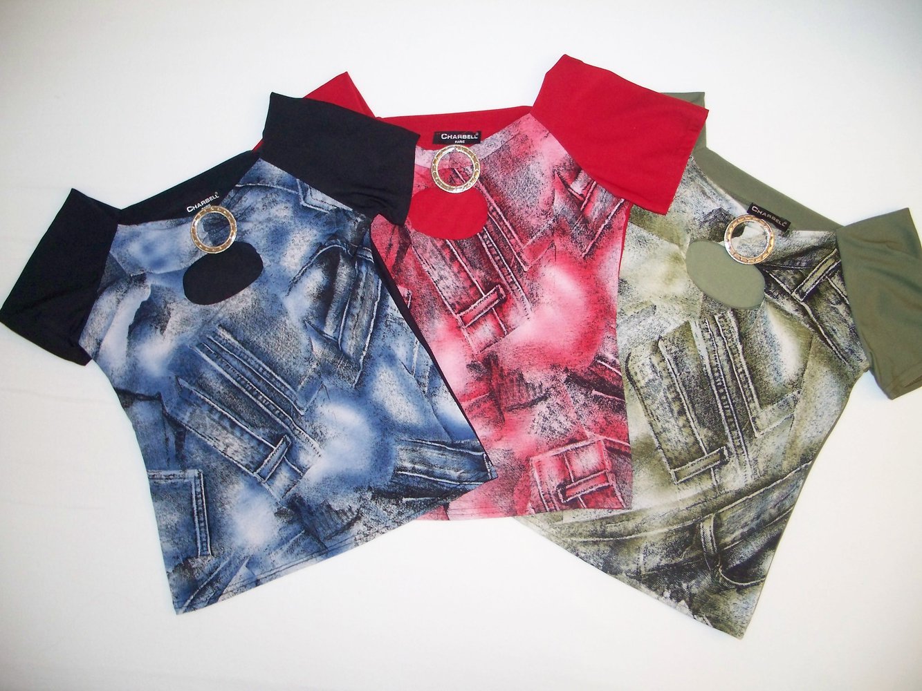 Retro-Shirt in blau-schwarz mit sexy Cut-Out vorne