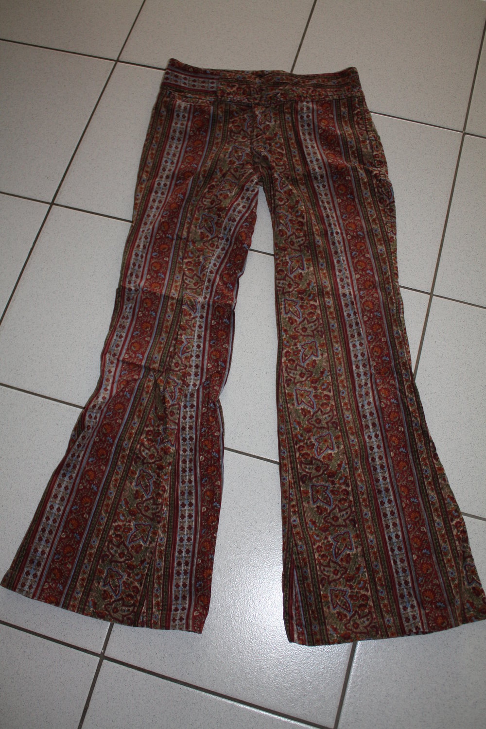 Cord-Schlaghose (ZARA), Zugabe: 2 Oberteile