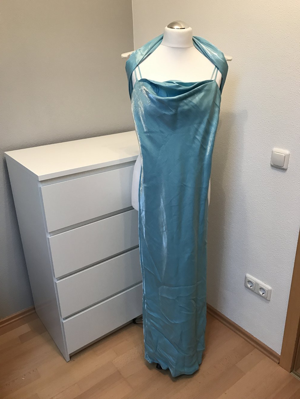 *Schönes hellblaues schlichtes Abendkleid in der Gr. XS*