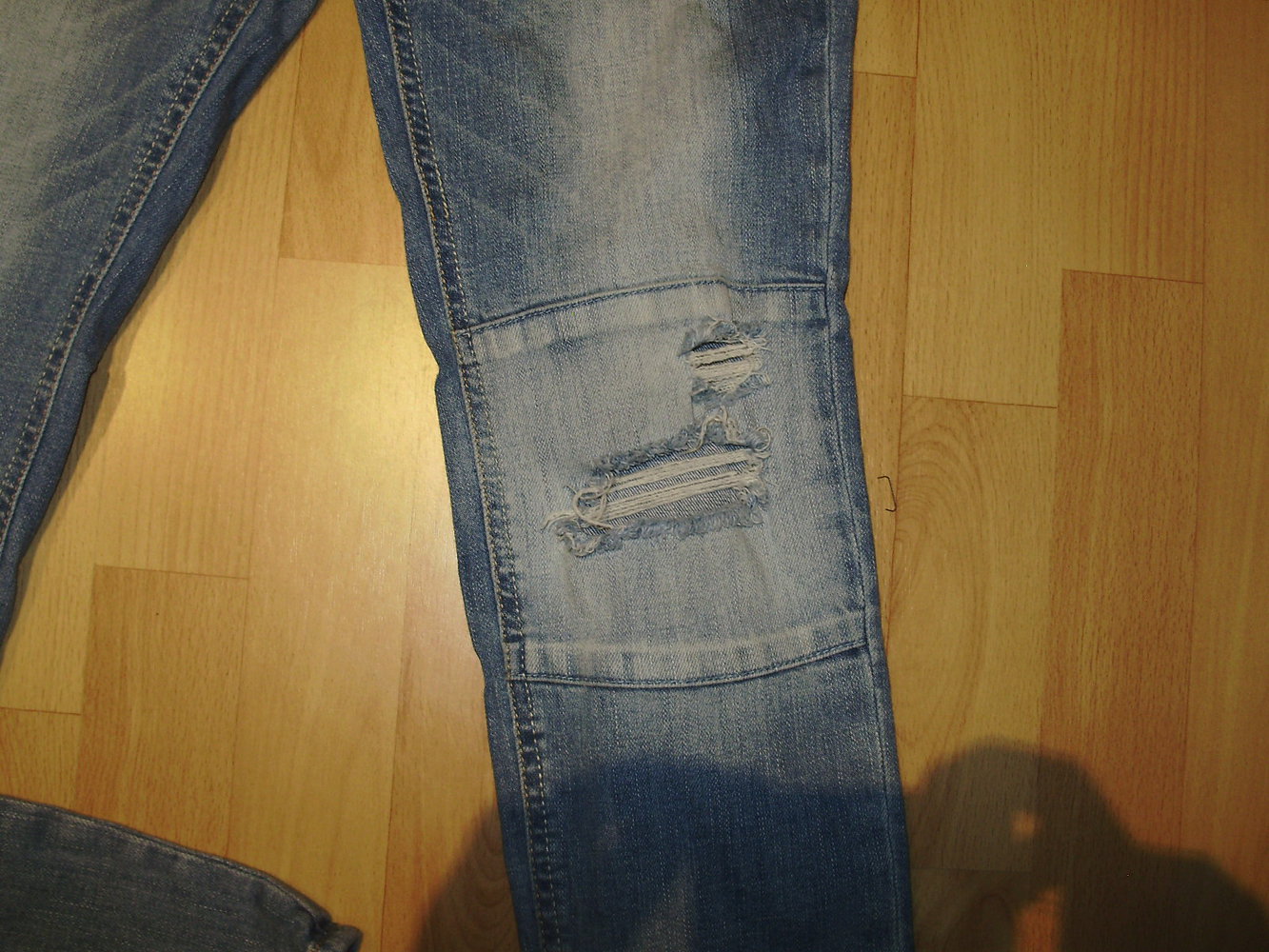 Hollister Jeans bleached / destroyed Fetzen Gr 27/32
