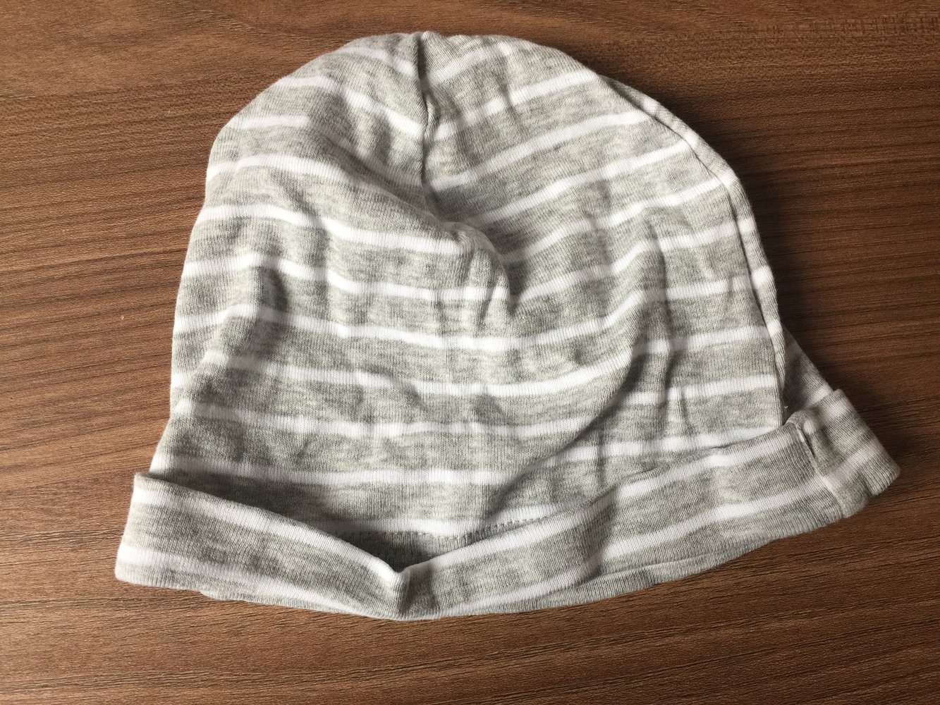 Dünne Sommermütze Gr. 86/92 grau-weiß gestreift
