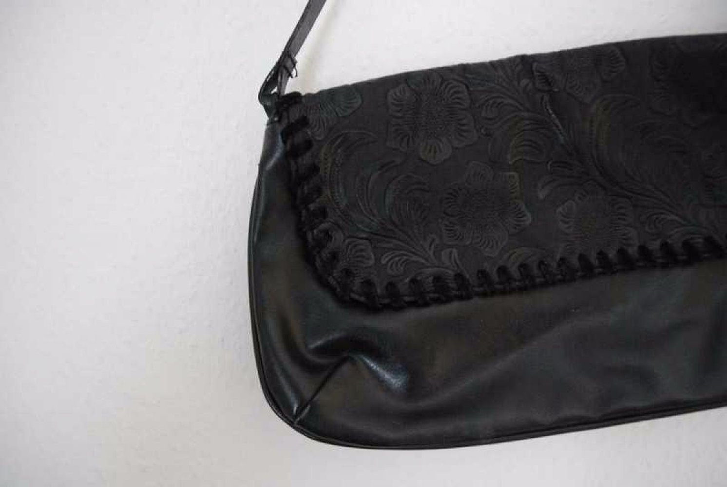 süße kleine Handtasche mit floraler Prägung