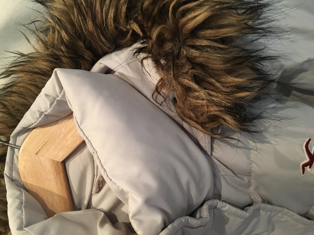 Beige Daunenjacke von Hollister