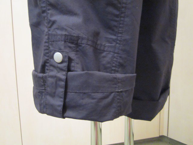 Schwarze 3/4-Hose von She mit vielen Details