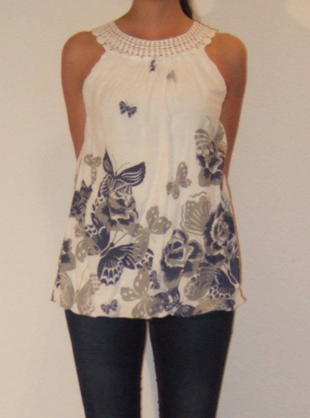 niedliches Top mit Schmetterlingen