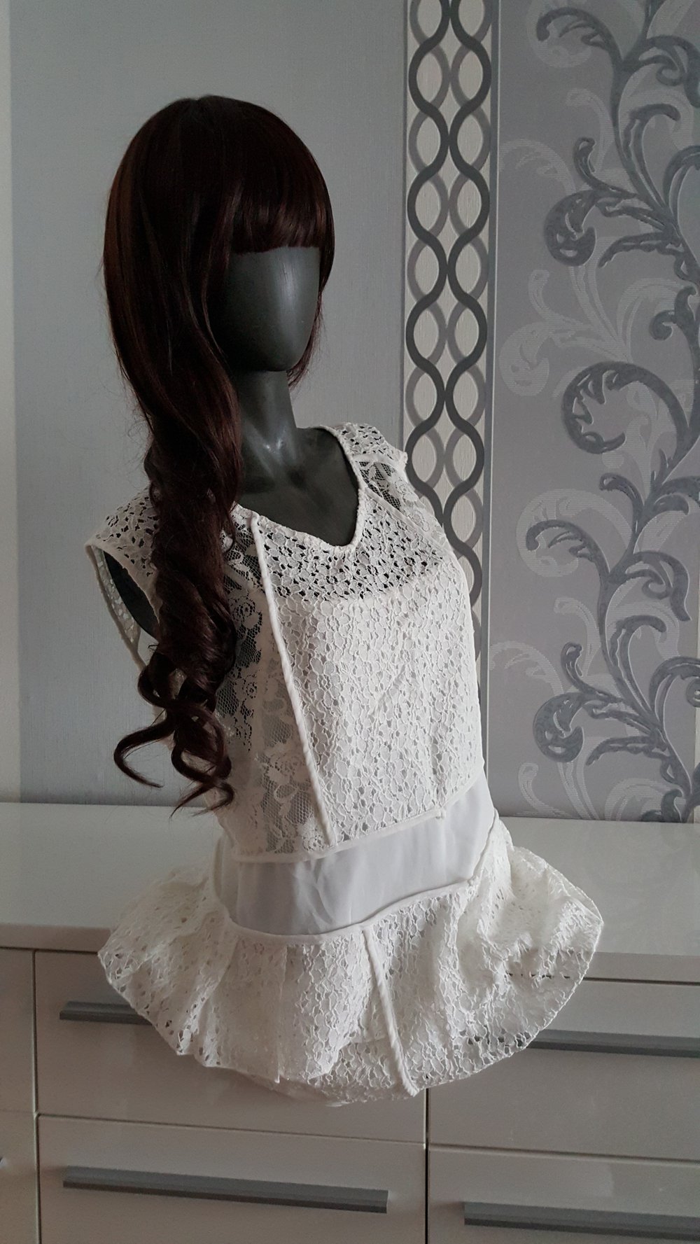 Schönes Spitzen Oberteil weiß mit Untershirt und Flügel XL 40 / 42