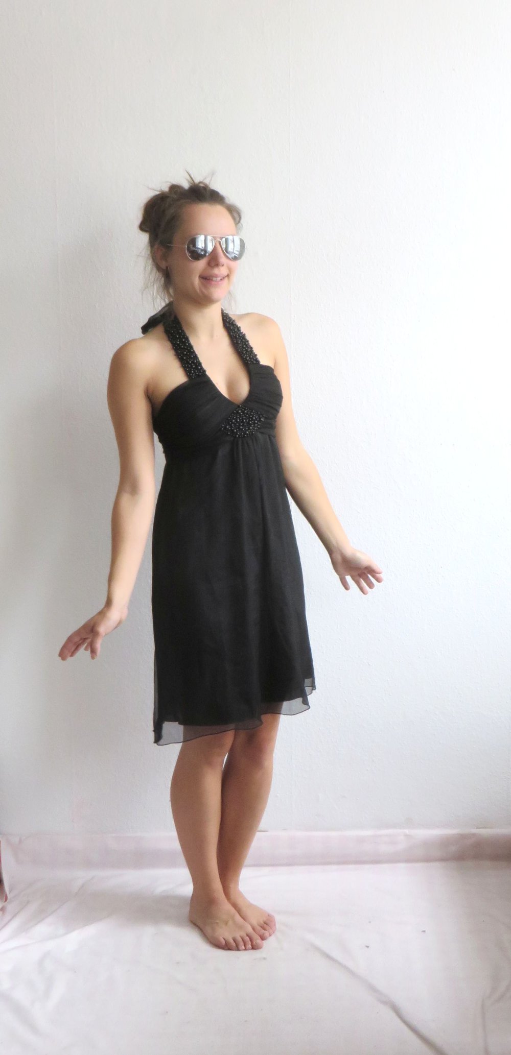 Schwarzes Cocktailkleid Gr. 36 S Neckholder Chiffon rückenfrei Perlen