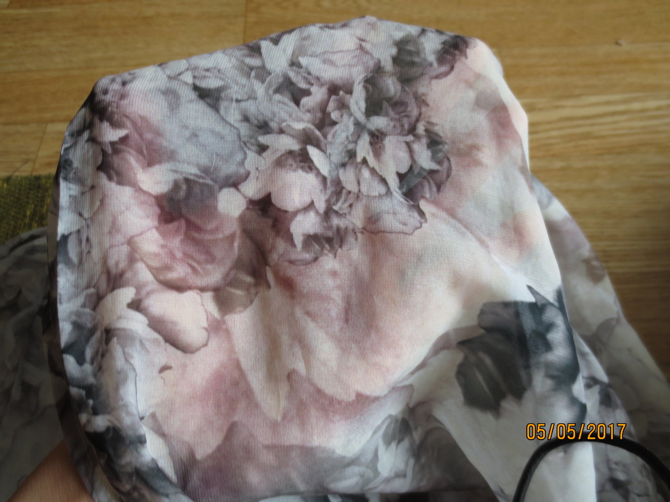 graue Bluse Gr. 38 S - H&M - Blumen - neu