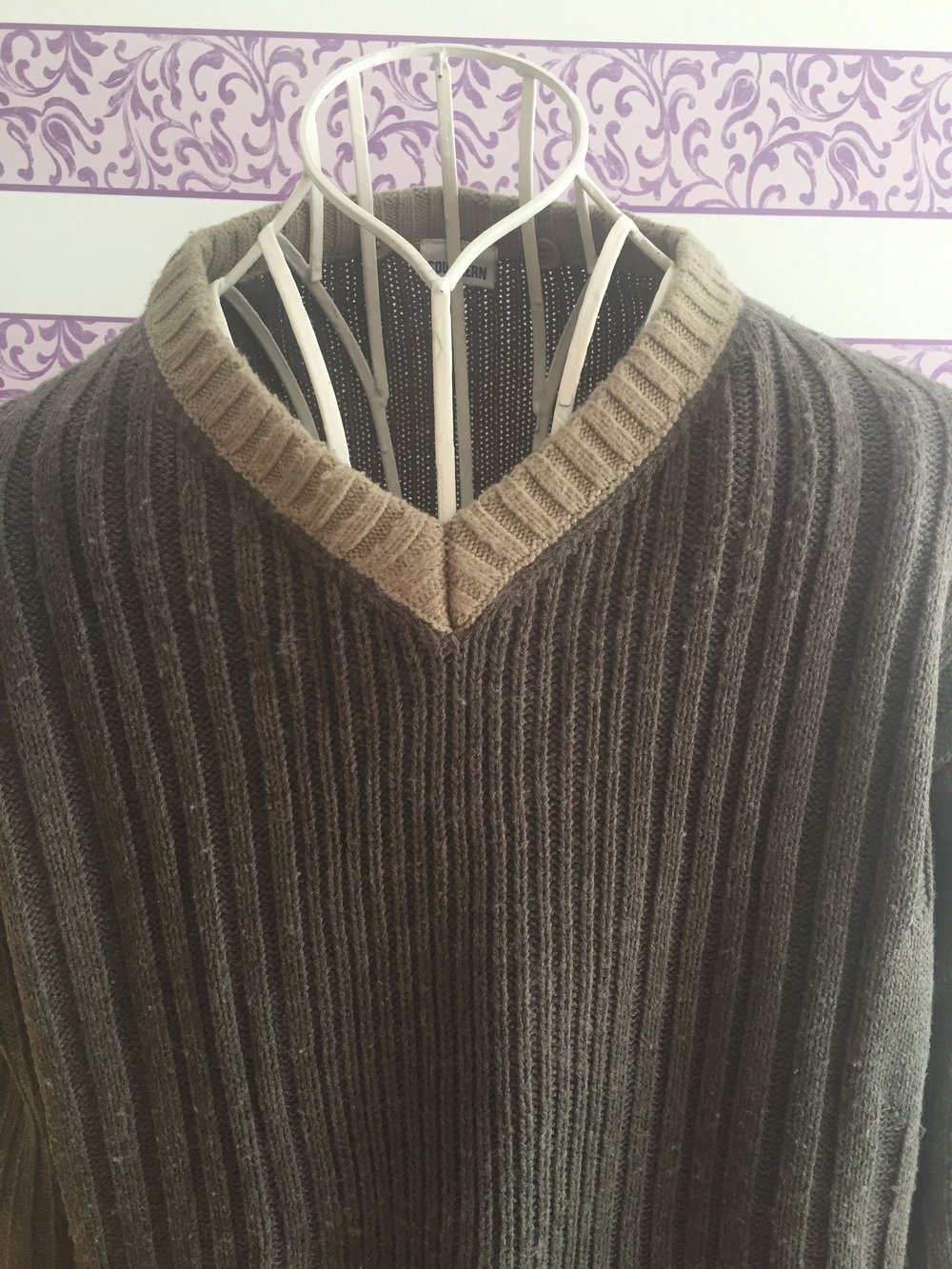 Grau-brauner Pullover