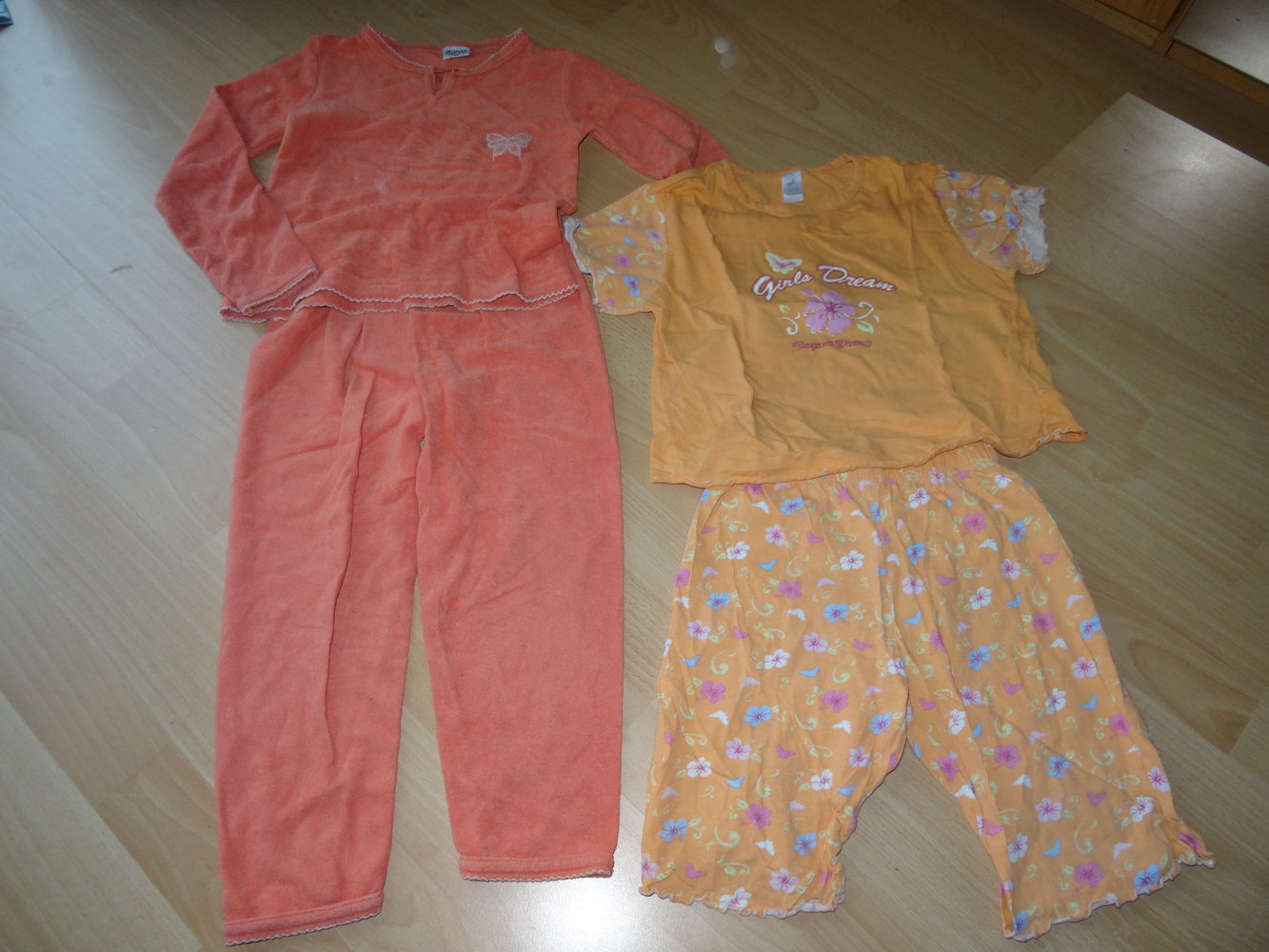 2 Schlafanzüge lang und kurz Gr. 104 / 110