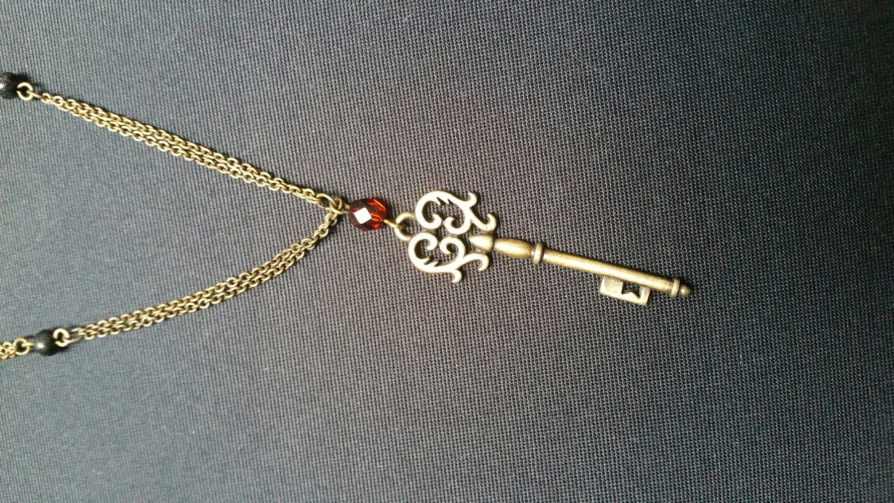 Lange Kette mit Schlüssel-Anhänger