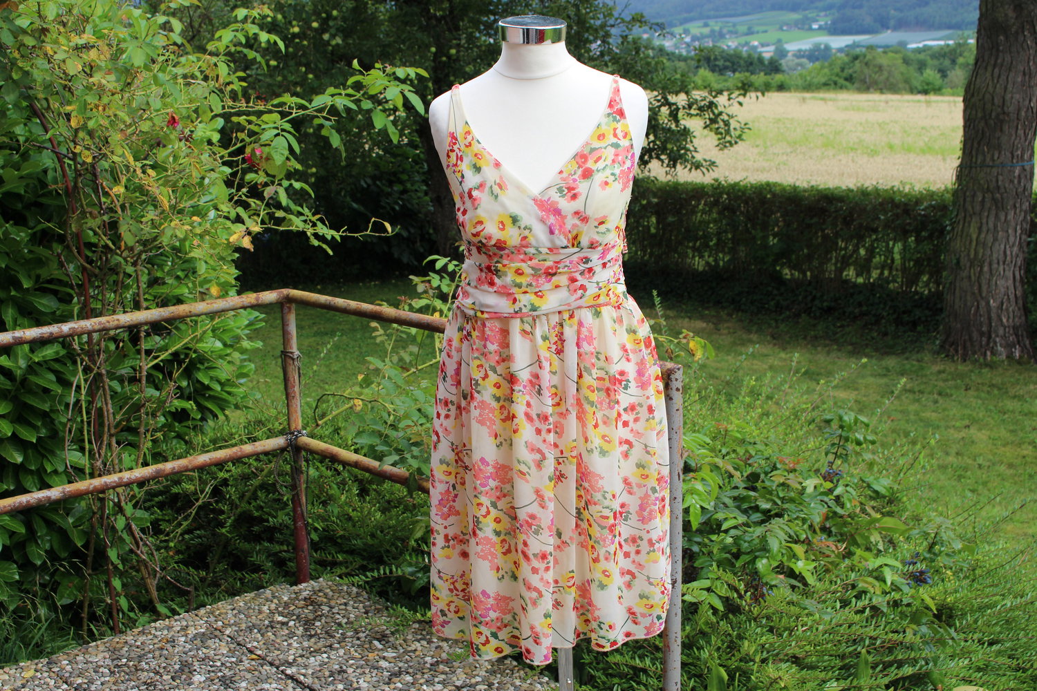 geblümtes Kleid von Amisu