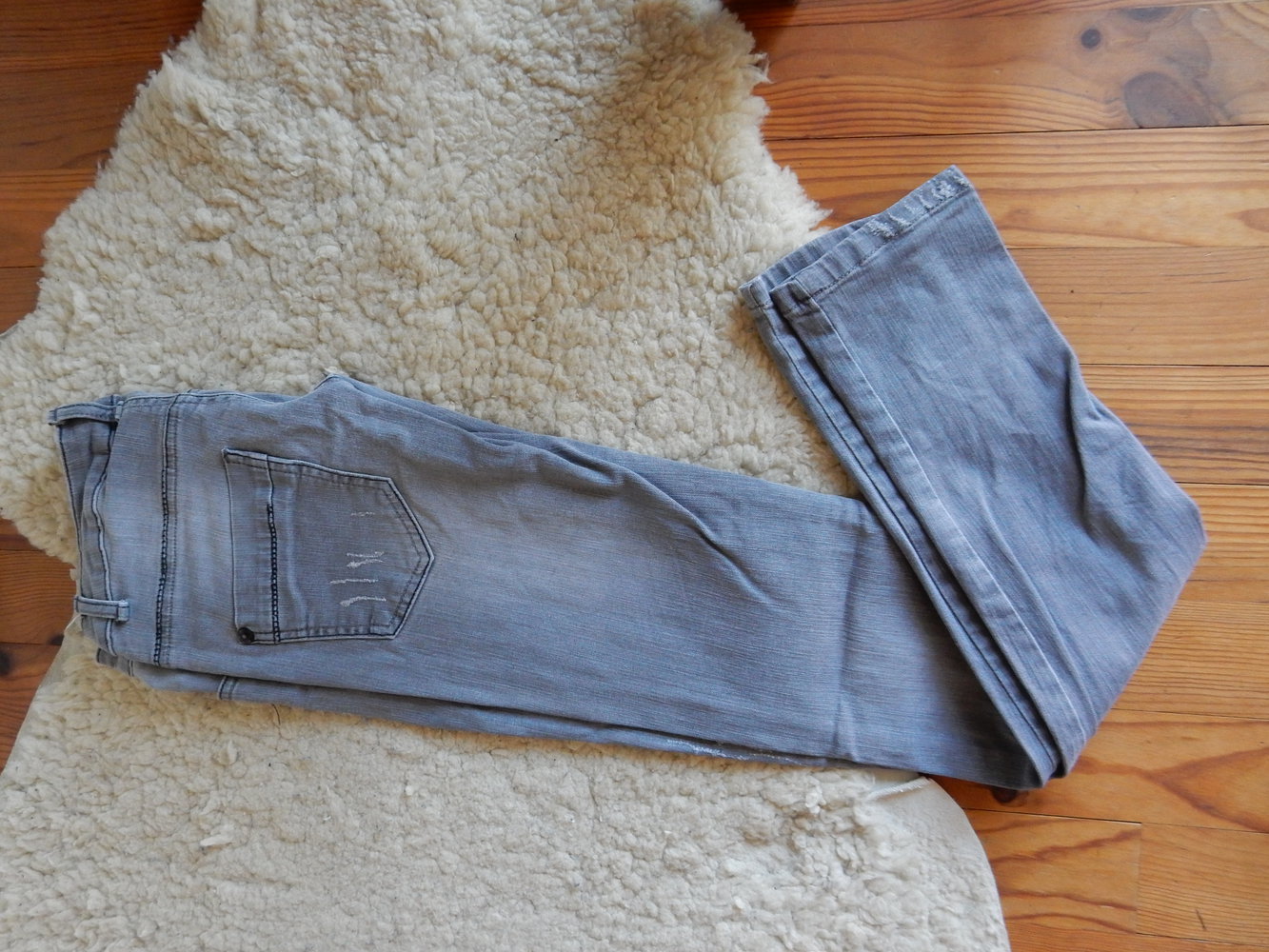 Schöne enge Röhrenjeans