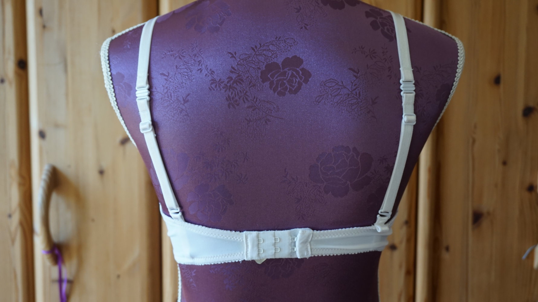 BH WEIß 75B OHNE BÜGEL