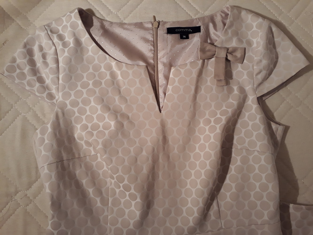 Süßes cremefarbenes Kleid von comma