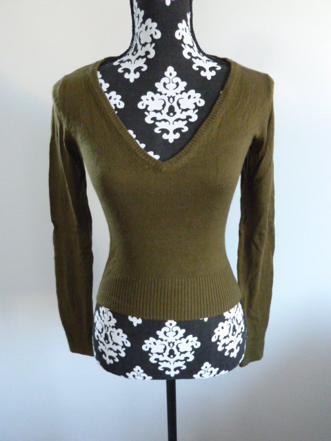 grüner / khaki Pullover, V-Ausschnitt, Größe 32 / 34 / 36