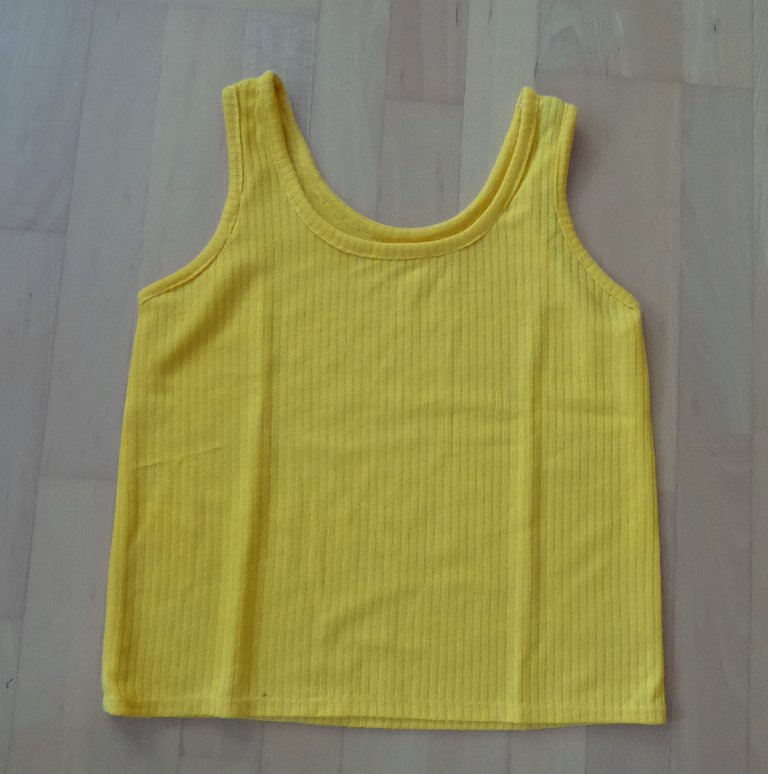 Einfaches goldgelbes Tanktop