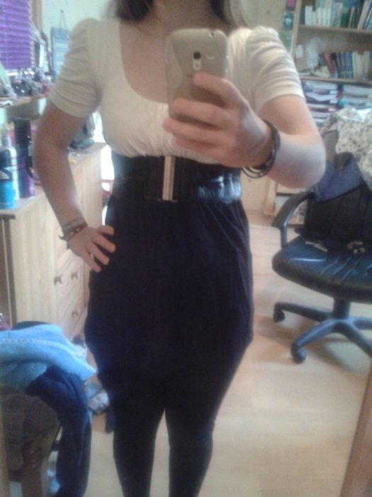 T-Shirt/Kleid schwarz weiß gerafft Gürtel