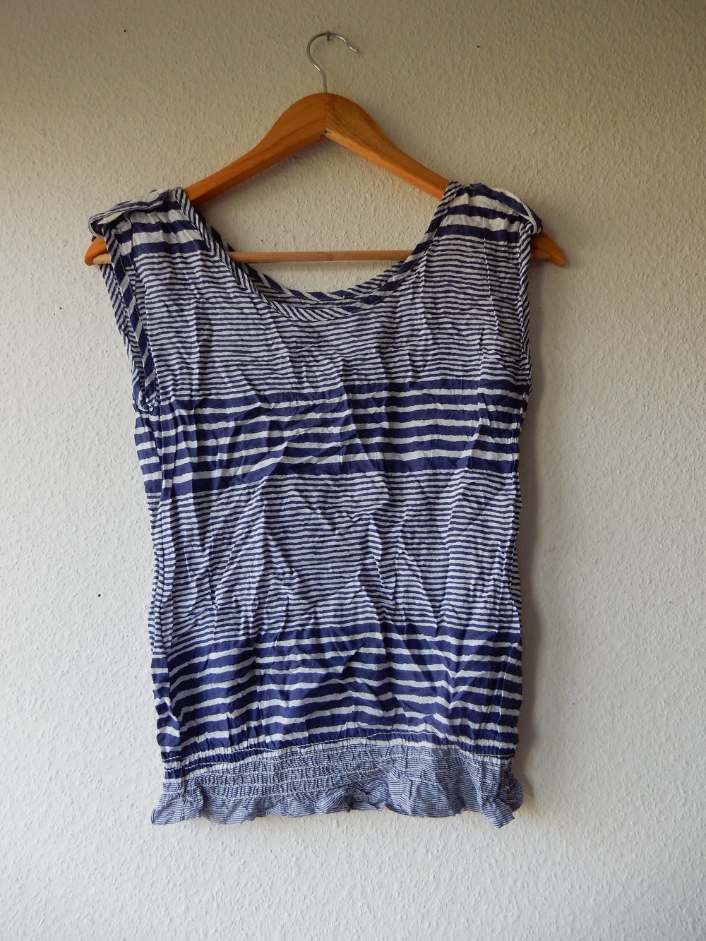 blau weiß gestreifte Bluse