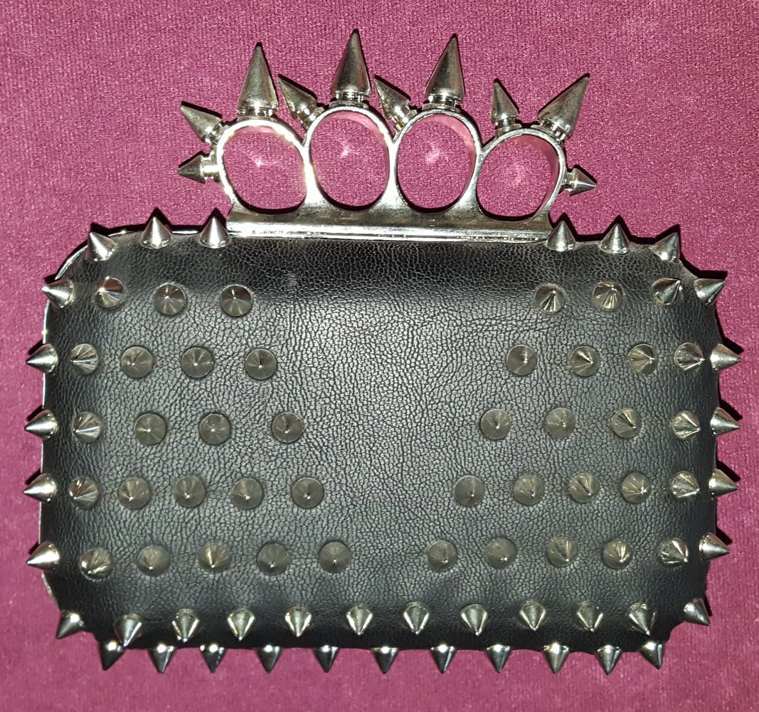 Handtasche, Clutch mit Nieten und Deko-Schlagring, Kunstleder, Gothic, Punk, Metal