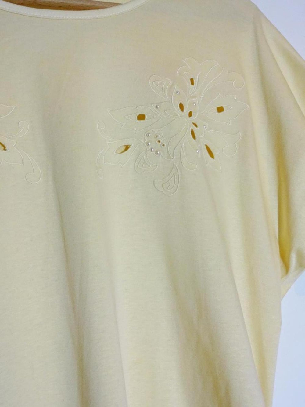 Pastellgelbes Oversized Shirt Lochmuster Cut-Outs Gr. 40 Gr. 42 Gr. M Gr. 40/42