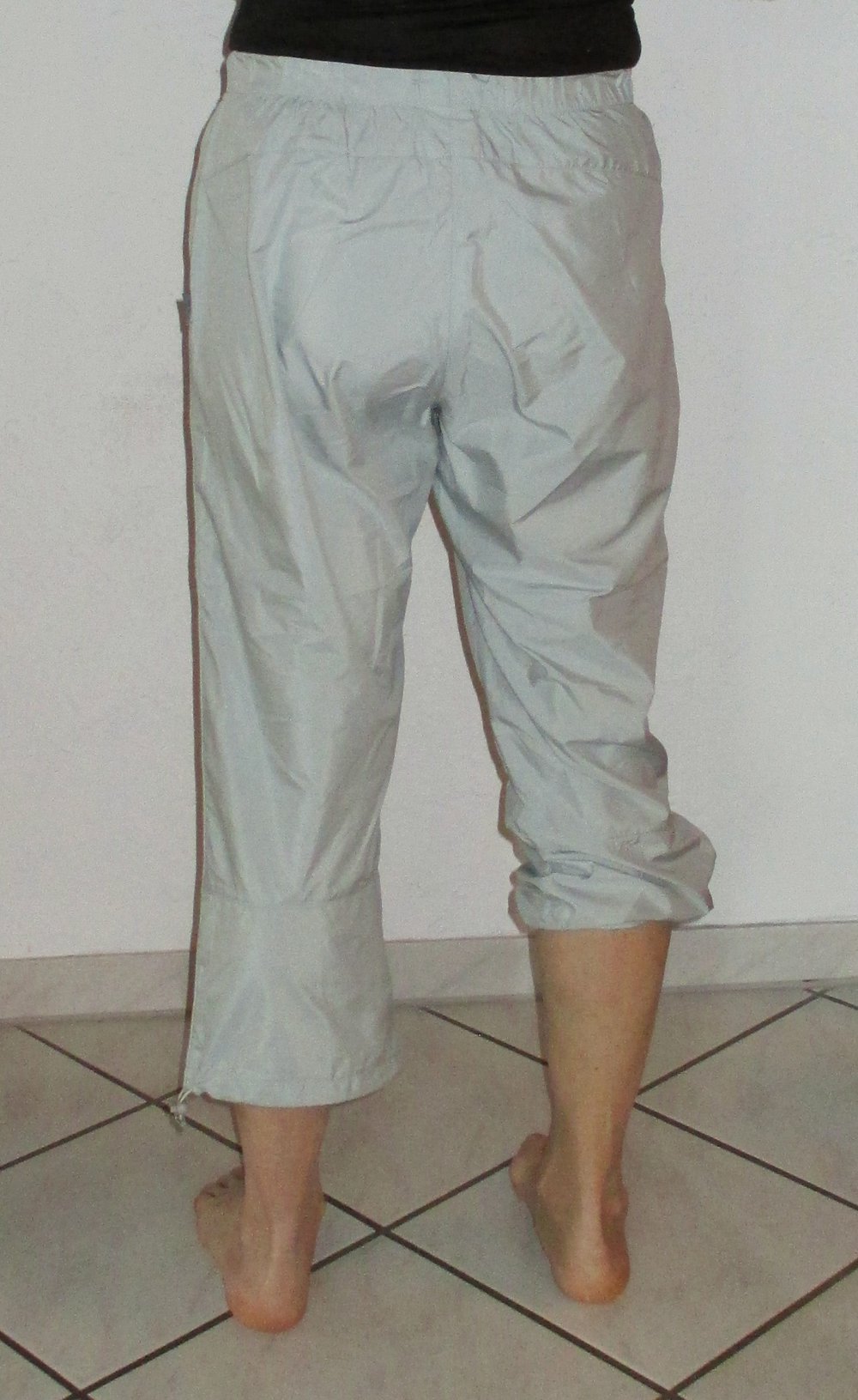 Hellgraue 7/8-Hose oder gerafft 3/4-Hose, Gr. S.