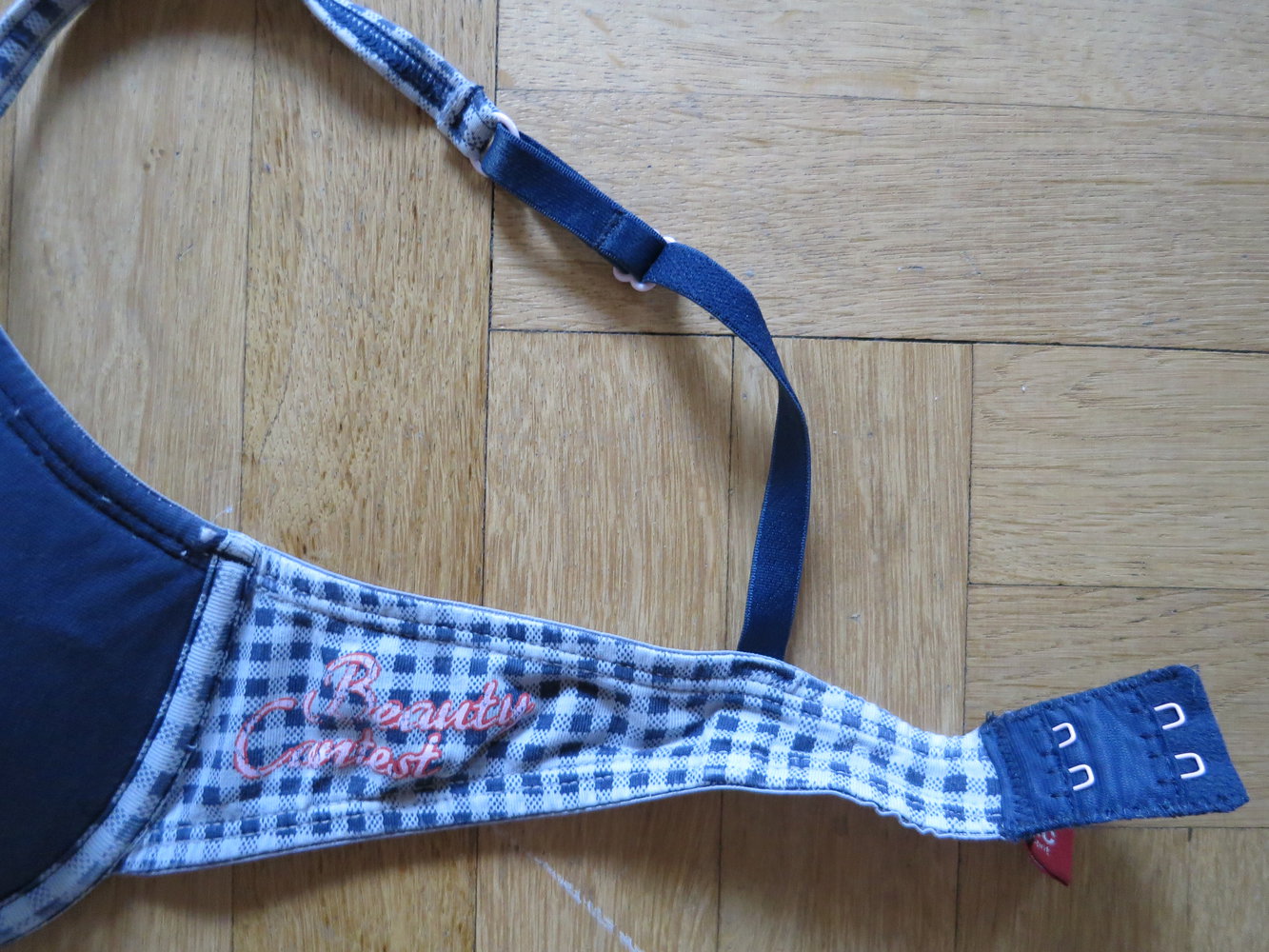 Zwei blau-weiße BHs von edc (Esprit), 75A