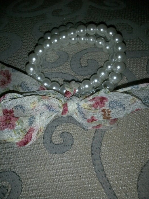 Perlenarmbänder mit Schleife