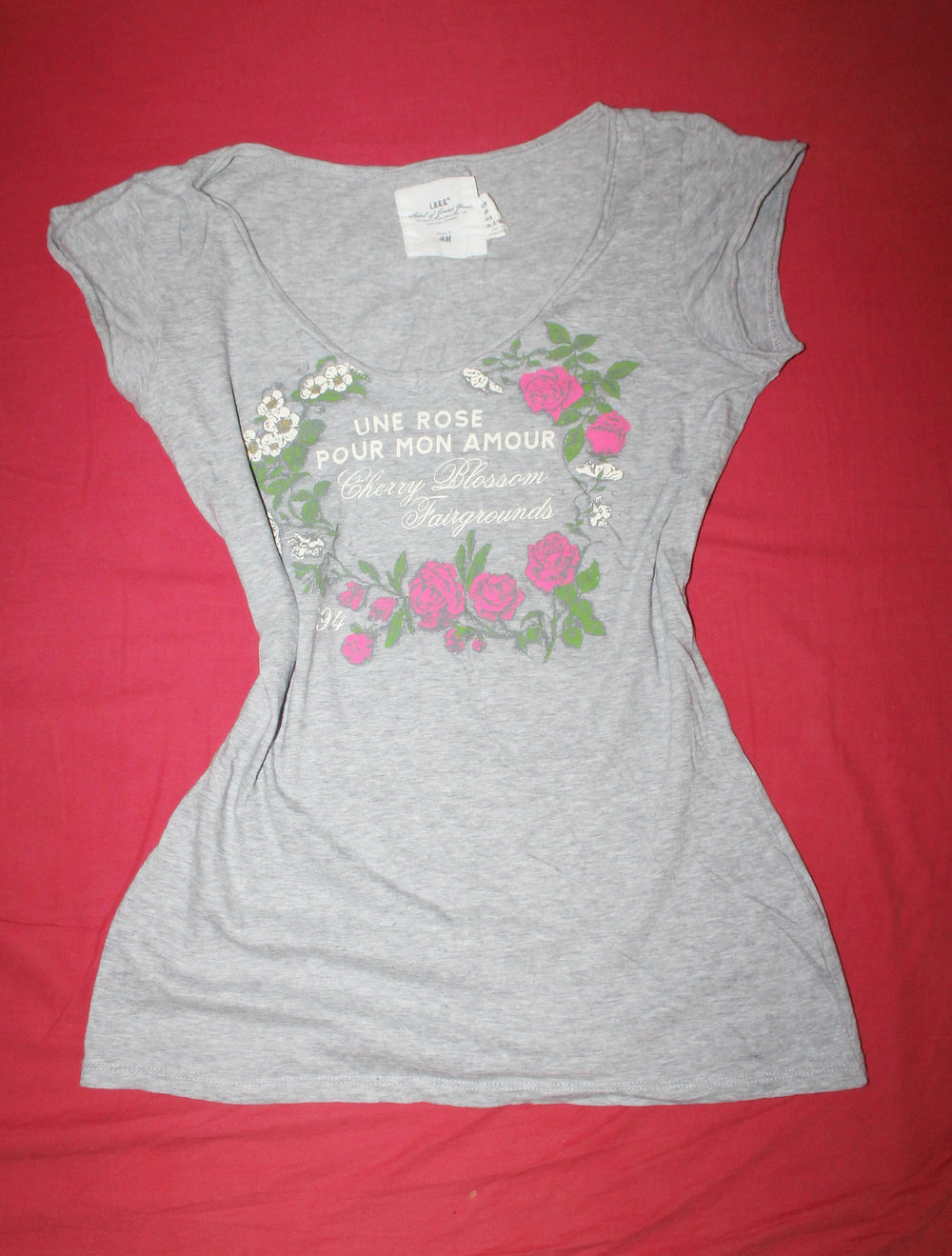 schönes Oberteil / Top / T-shirt in grau mit Aufdruck