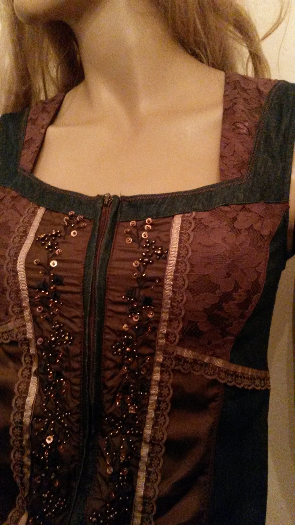 Corsagen-Top mit Spitze und Perlenstickereien 