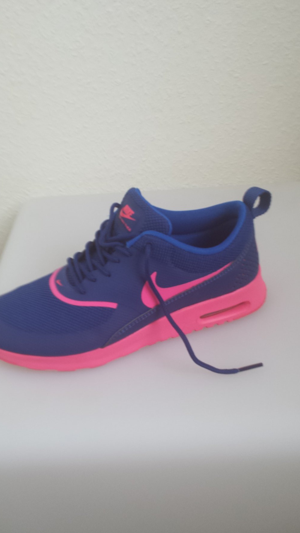 Nike thea blau pink online