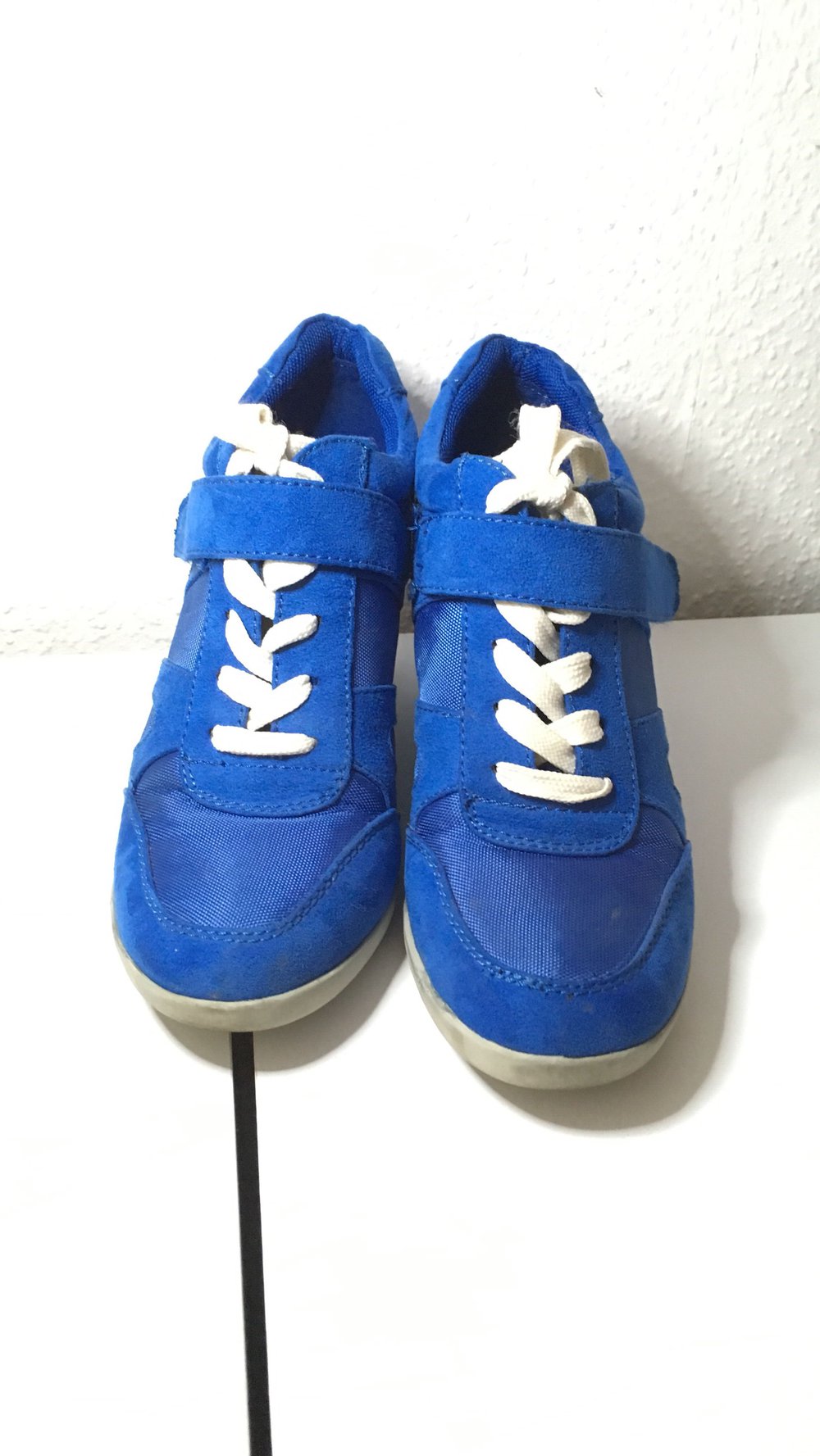 Royalblaue Schuhe mit Keilabsatz 