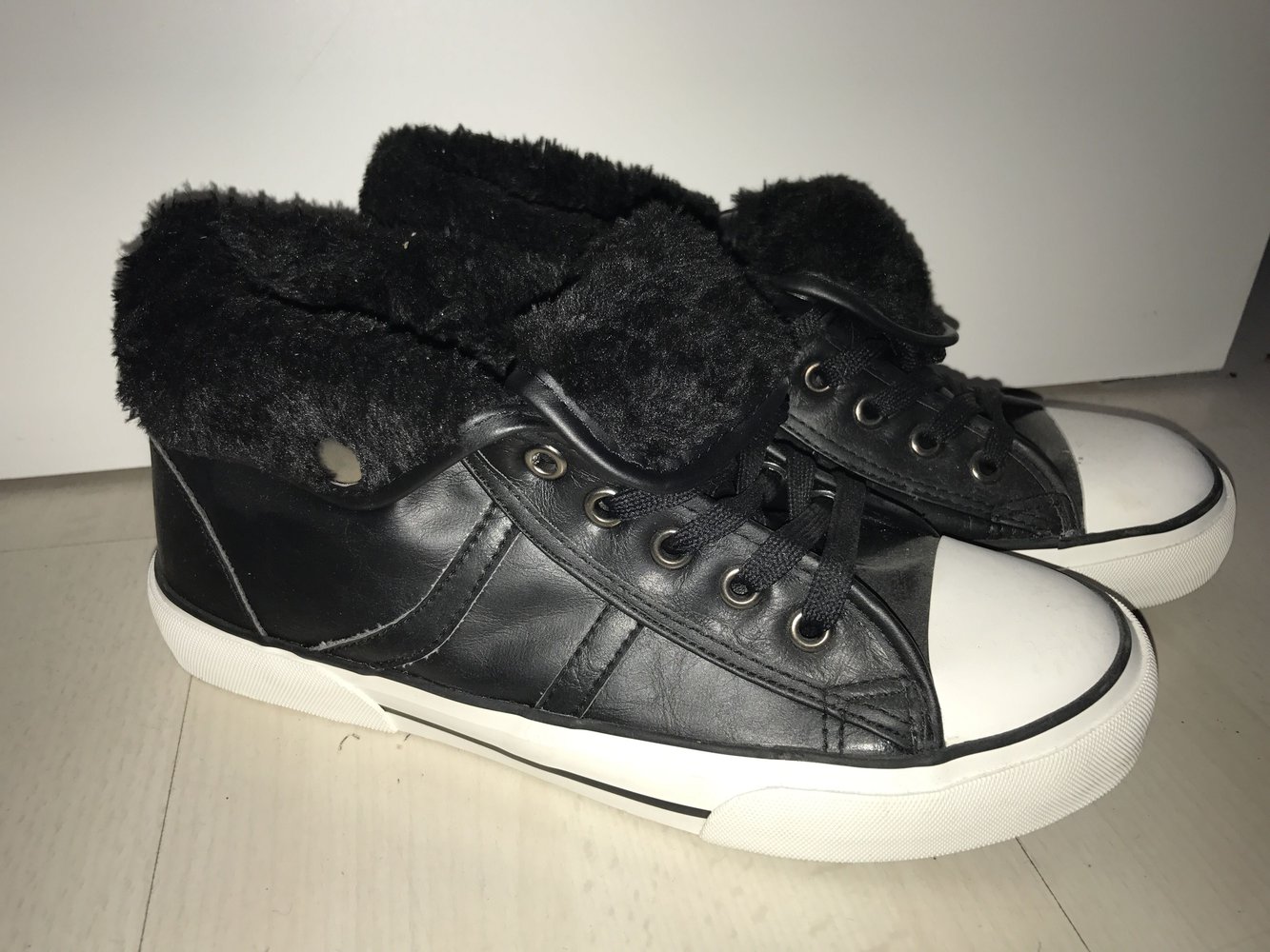 Hohe verstellbar auch als Halbschuhe in schwarz