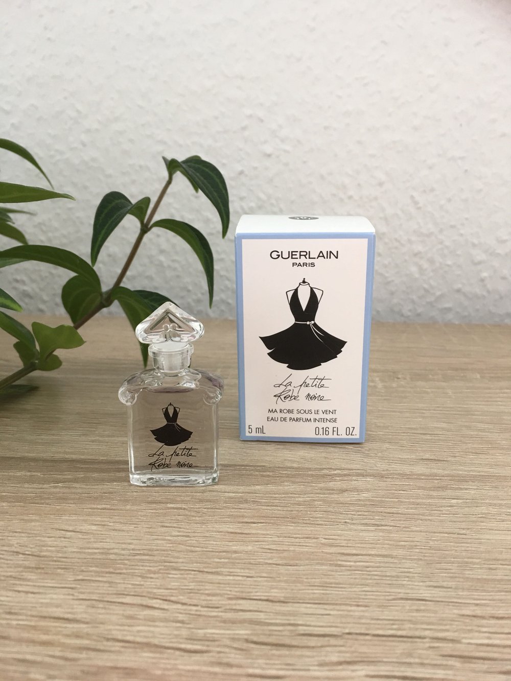Guerlain La petite Robe Noire Eau de Parfum intense miniatur
Neu mit Karton