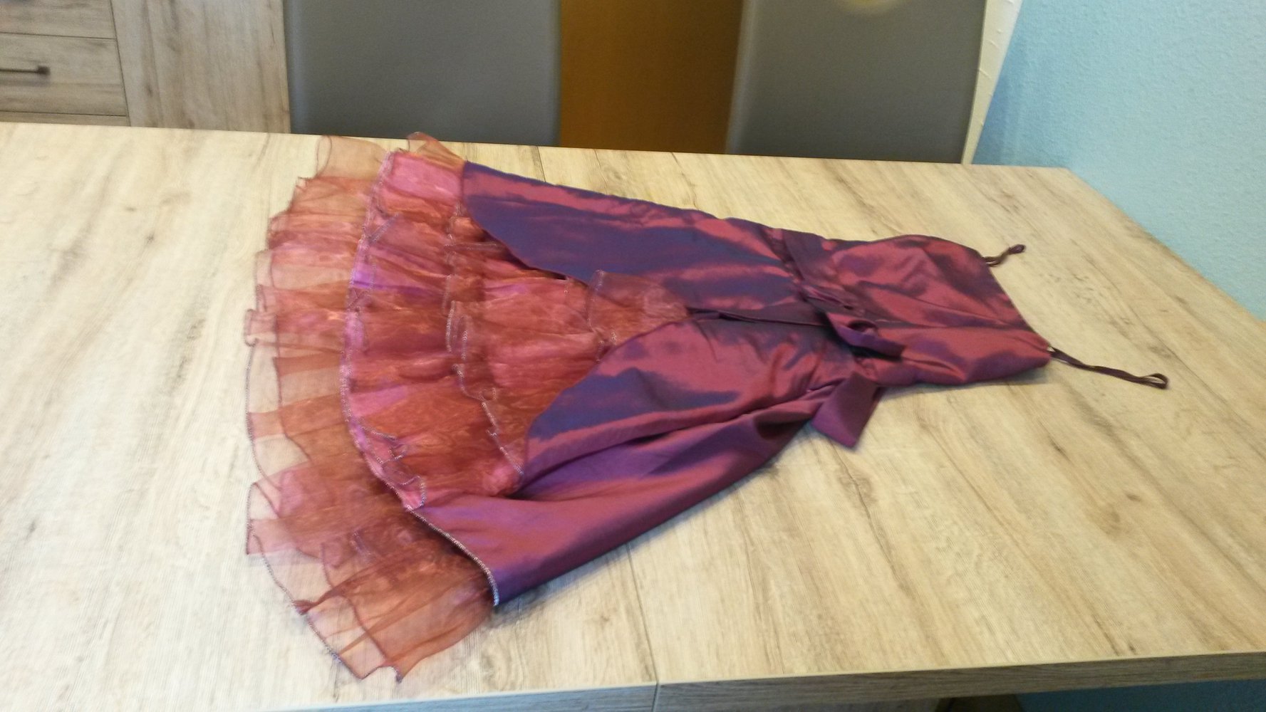 wunderschönes Cocktailkleid Beere