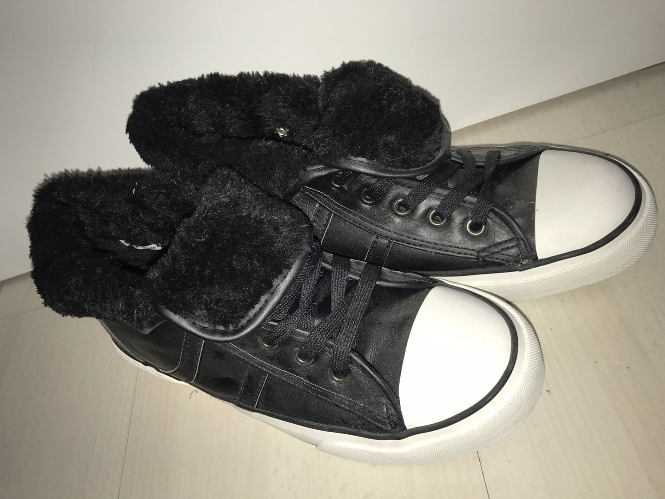 Hohe verstellbar auch als Halbschuhe in schwarz