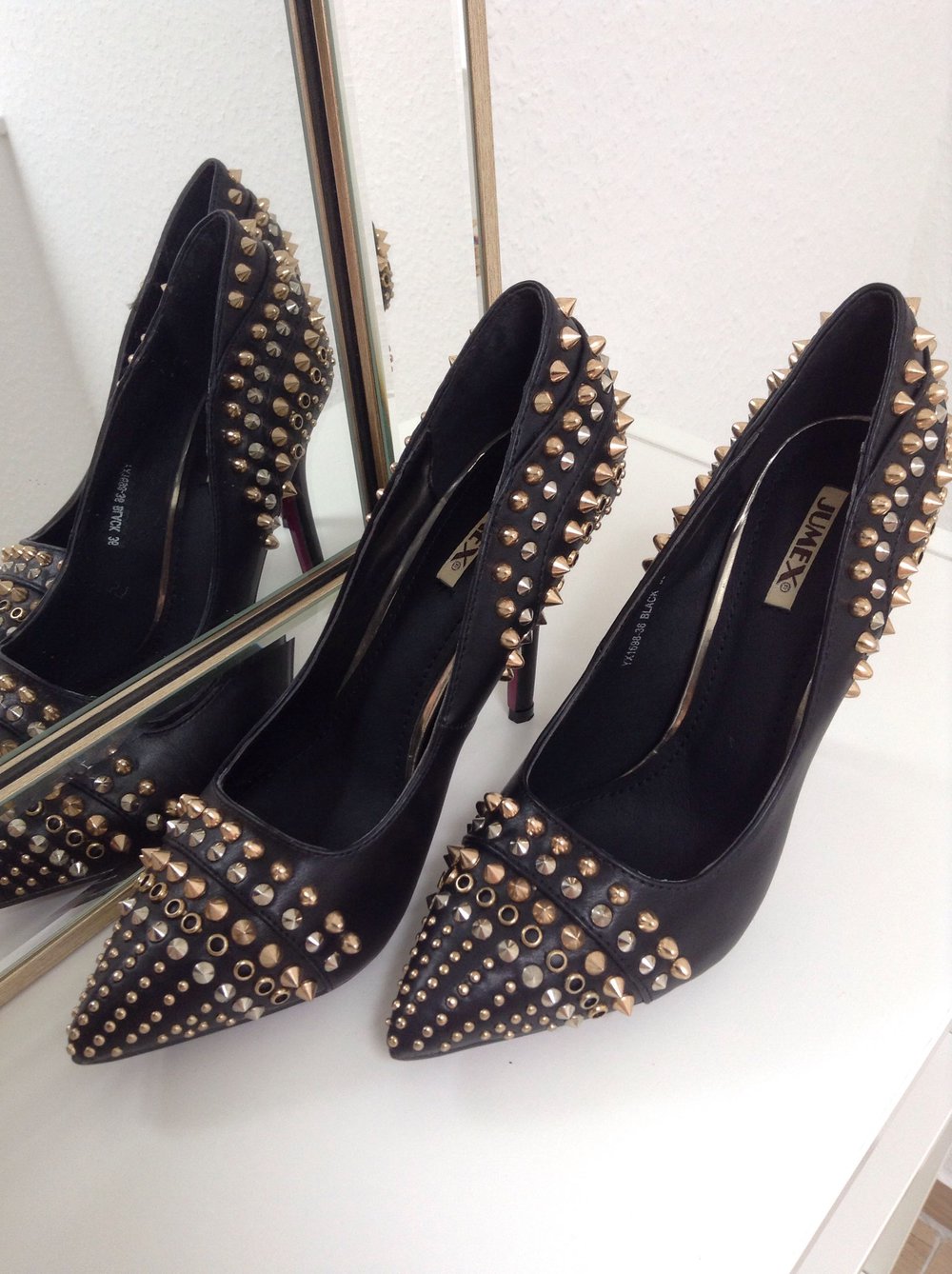 Schuhe, Pumps, Highheels, Nieten, schwarz, NEU!