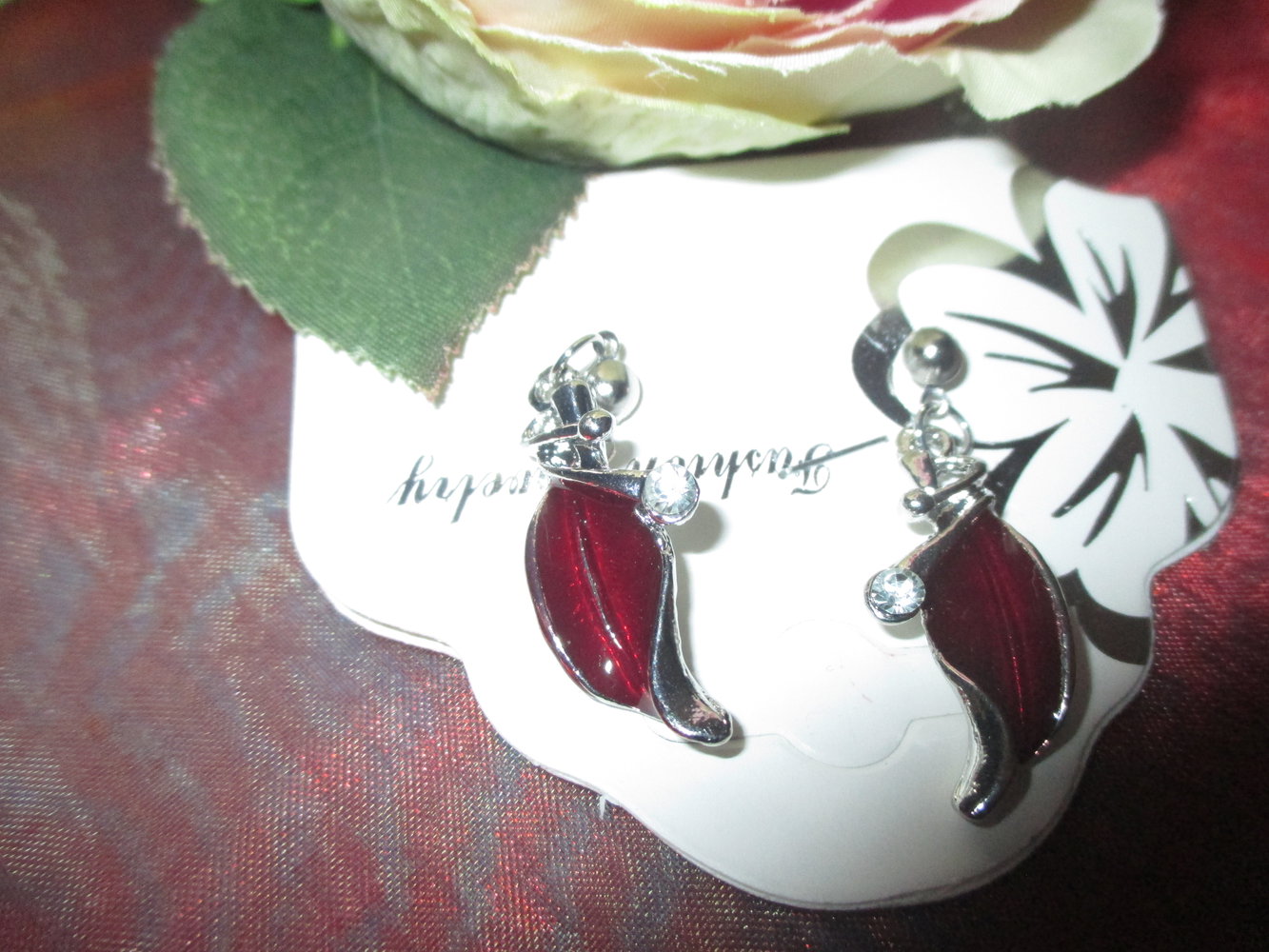 NEU mit Etikett Glitzer Strass Kristalle Steine Ohrringe Ohrhänger in Blattform 