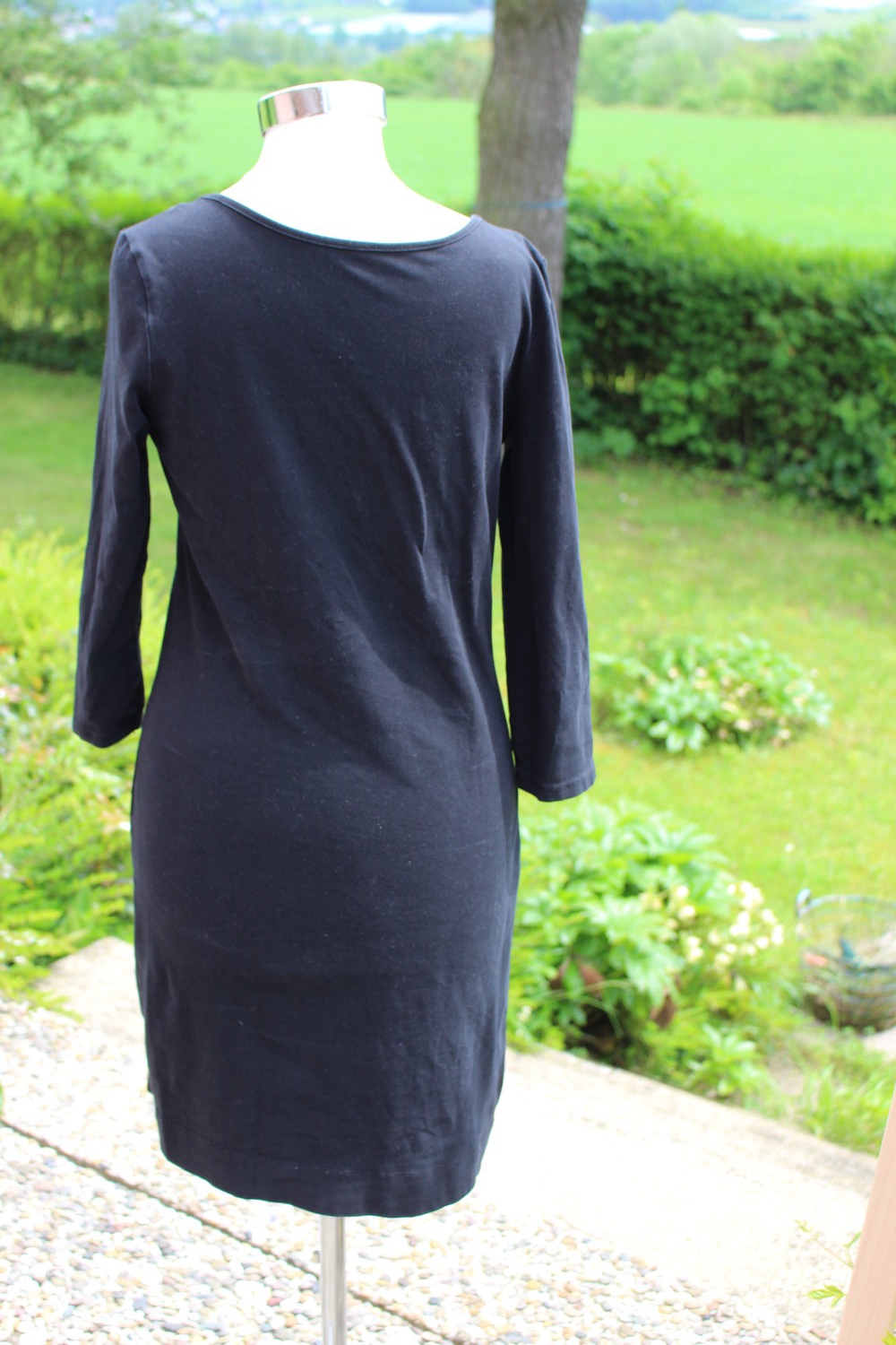 schwarzes einfaches Kleid