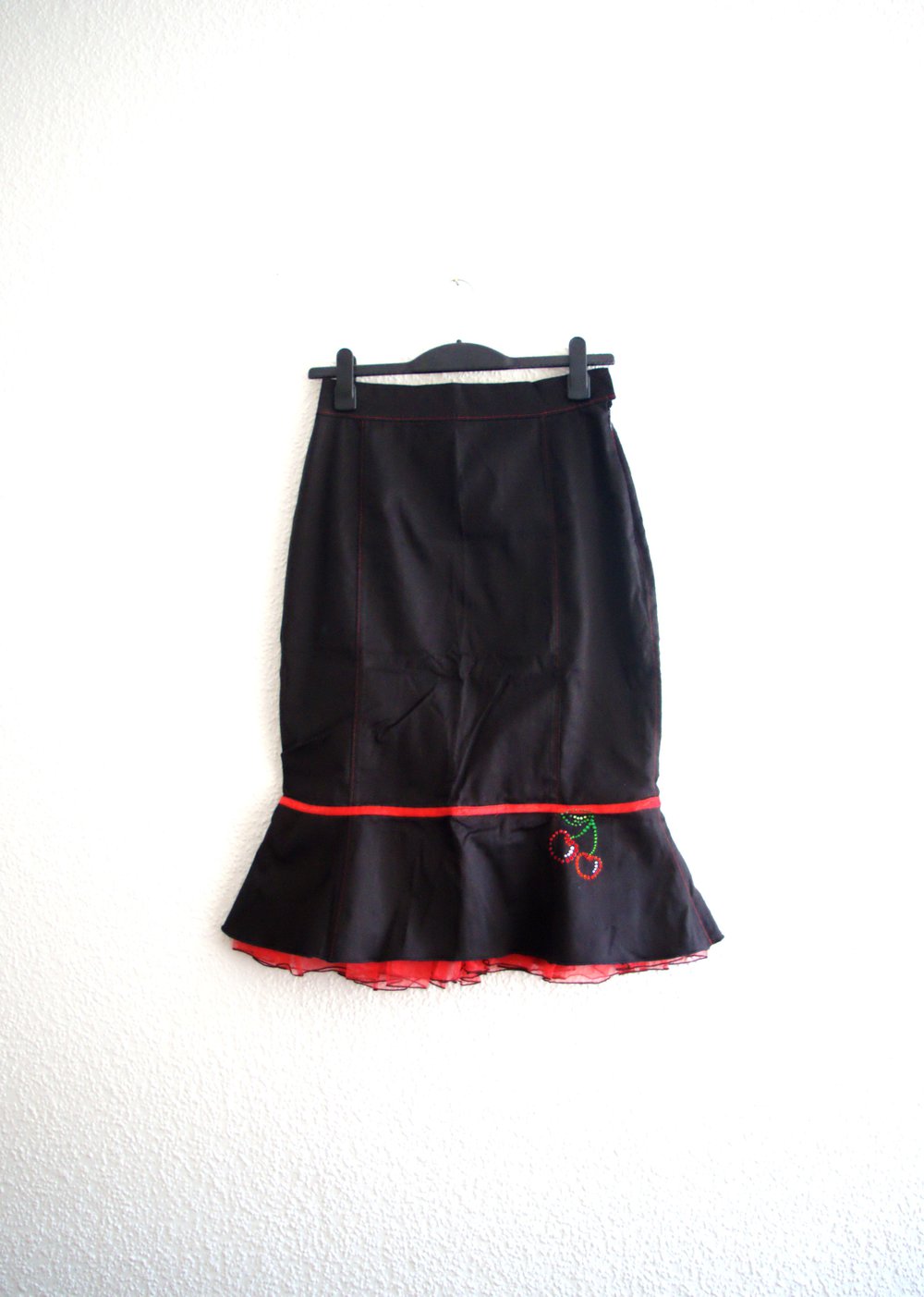 Eleganter PinUp Pencilskirt Gr. 42 40 M Fishtail schwarz Kirschenapplikation BNWOT