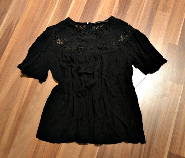 Lockere Zara Bluse schwarz mit Häkel Spitze Details am Ausschnitt NEU mit Etikett 34 XS