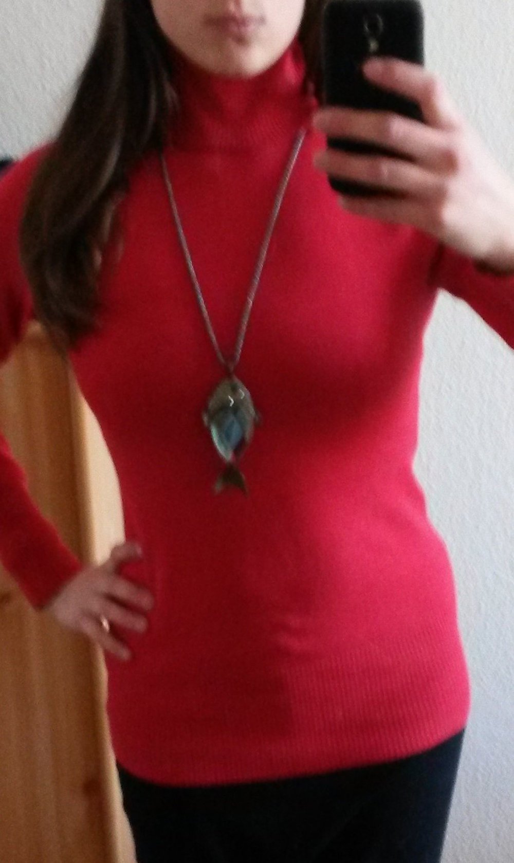 dünner roter Rollkragenpullover