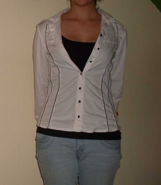 weiße bluse schwarz abgesetzt 