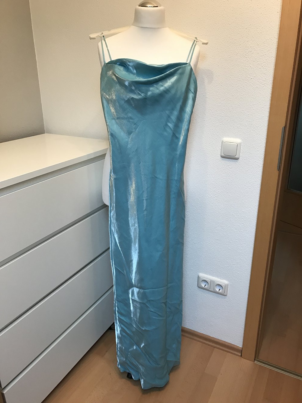 *Schönes hellblaues schlichtes Abendkleid in der Gr. XS*