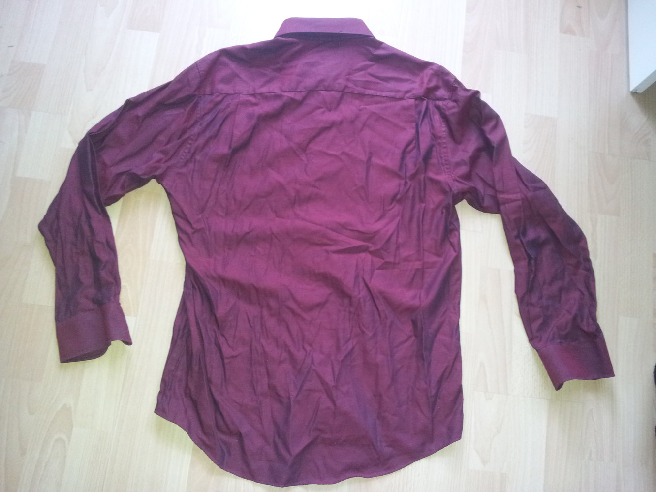 Bluse Hemd rot schimmernd schwarz bügelfrei neuwertig