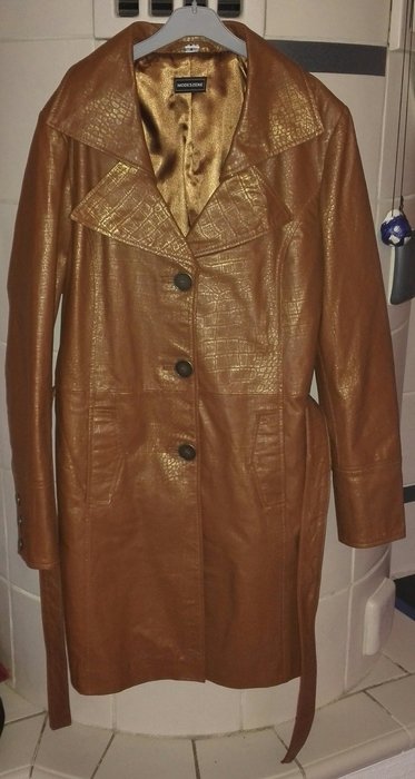 Brauner Ledermantel mit 