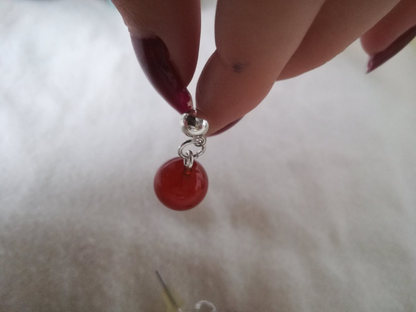 Süße rote Ohrringe