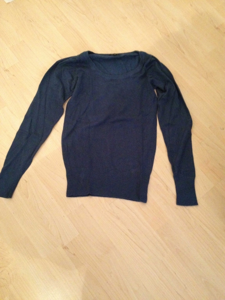 Dunkelblauer Pullover, Größe S