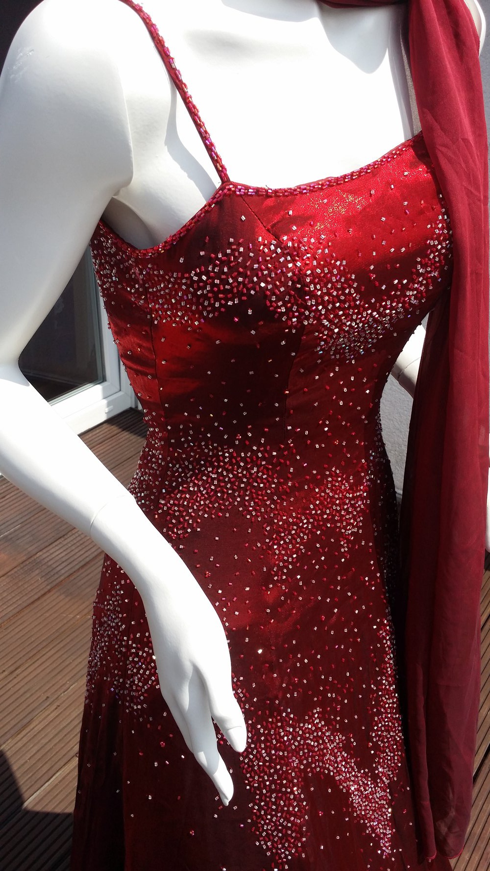 rotes langes Abendkleid mit Glitzersteinchen verziert - Größe 34