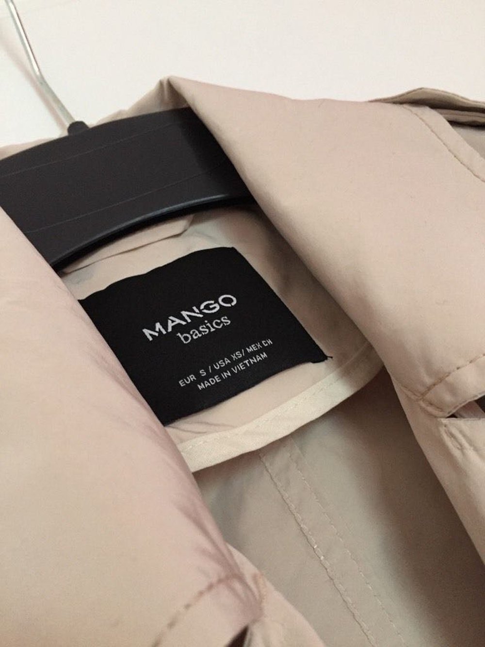 Trenchcoat Mango Jacke luftig Mantel beige S wie neu Gold 